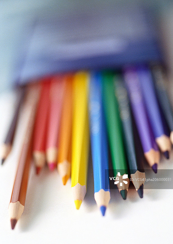 笔盒和彩色铅笔图片素材