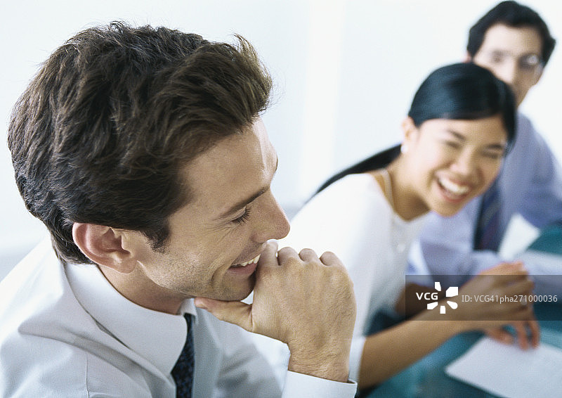 一起欢笑的商人图片素材