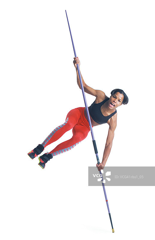 穿着红色跑步裤的年轻黑人女运动员，用标枪尖端保持平衡图片素材