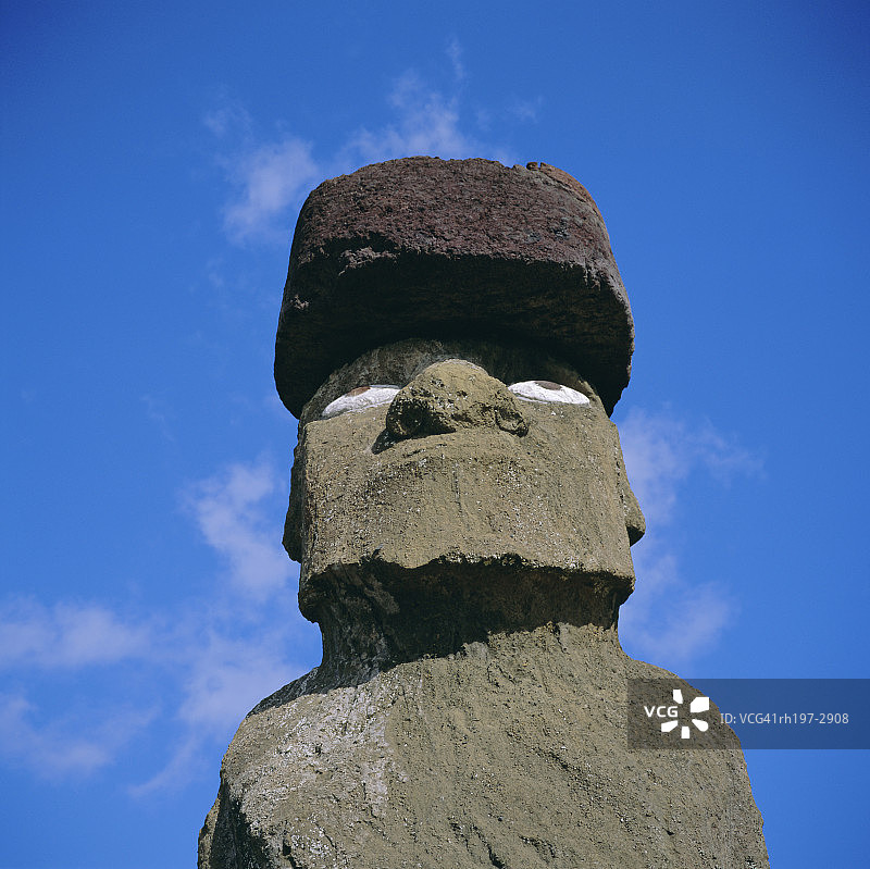 塔海的阿胡科特里库，复活节岛上唯一修复眼睛的摩艾石像，智利图片素材