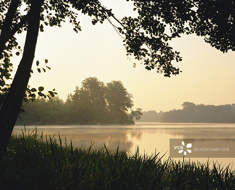 英国萨里郡弗吉尼亚湖图片素材
