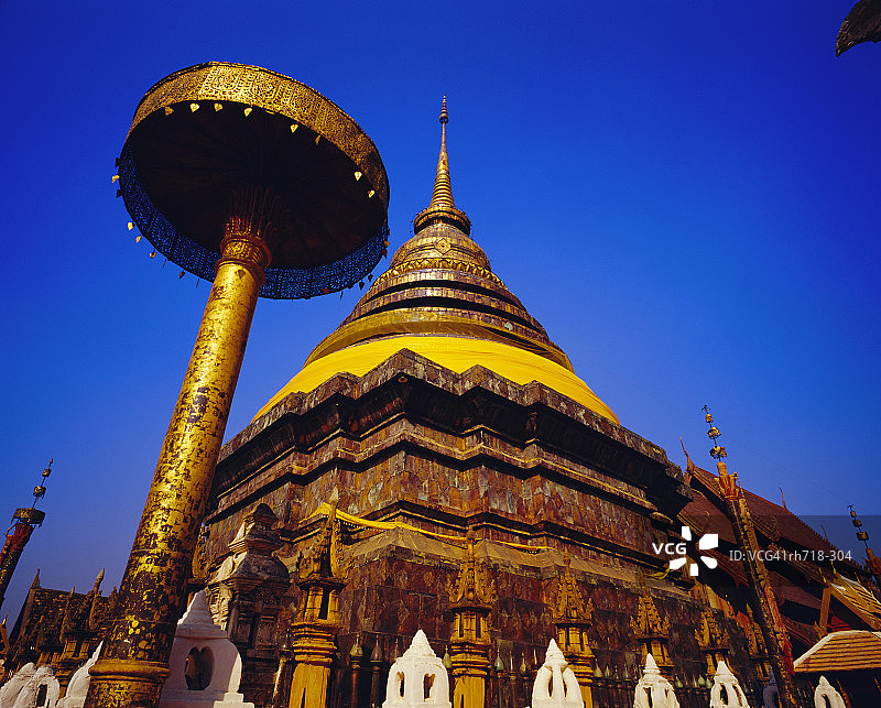 泰国南邦府帕那他南邦銮寺兰纳风格佛塔图片素材