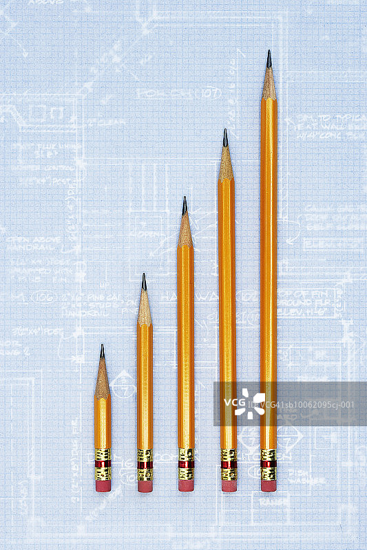 一排削尖的铅笔图片素材