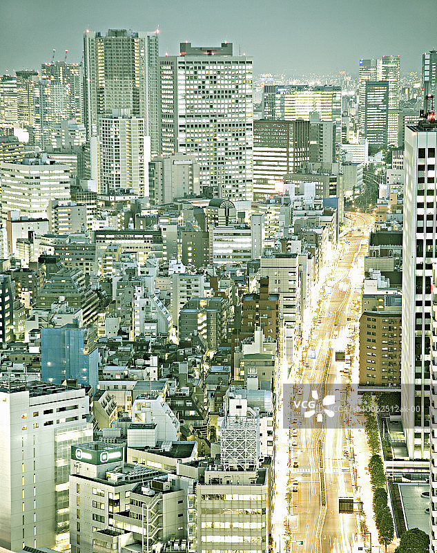 日本东京夜间城市景观高角度视图（漂白效果）图片素材