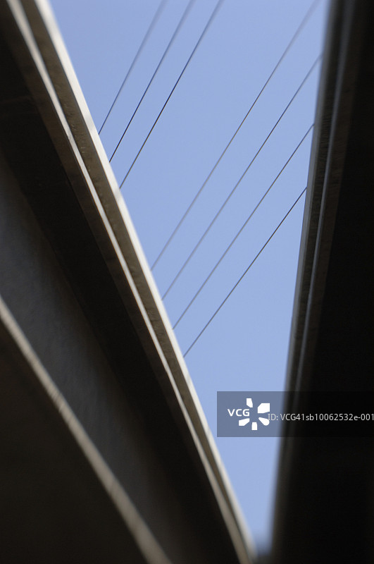 带电线的高速公路天桥图片素材