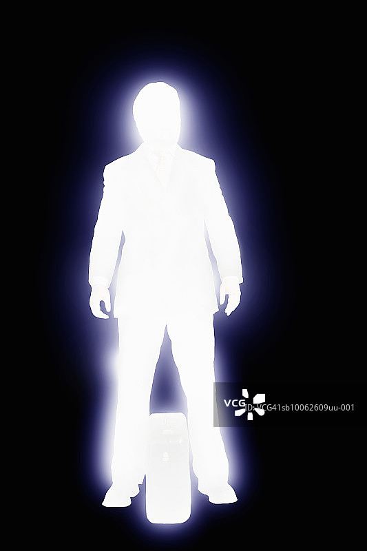 黑色背景下手提公文包的商务人士图片素材