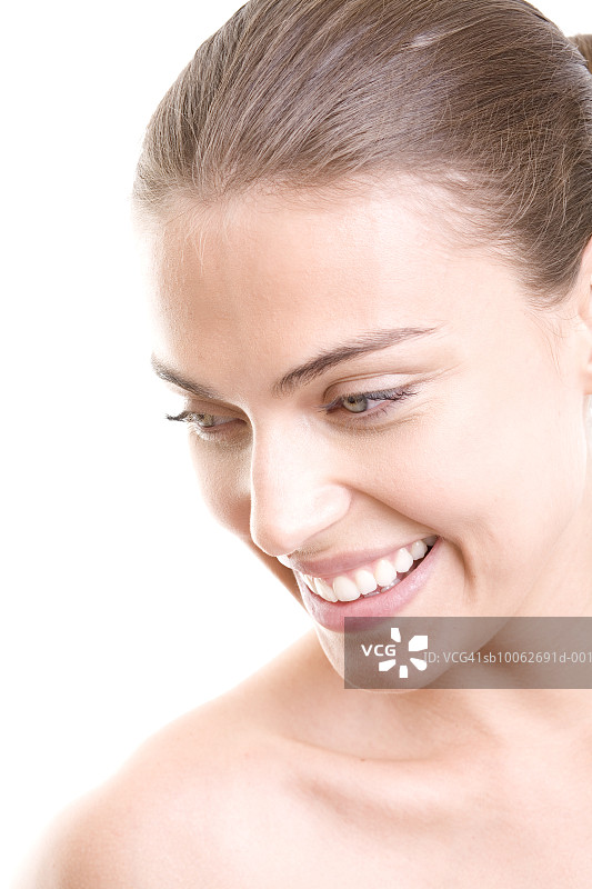 微笑的年轻女人，特写图片素材