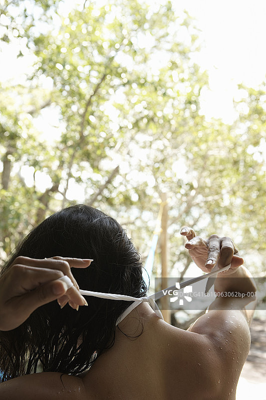 女人系比基尼结图片素材