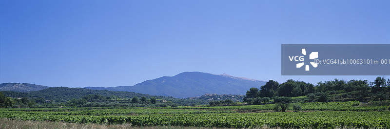 法国普罗旺斯吕贝隆贝端村和旺图山图片素材