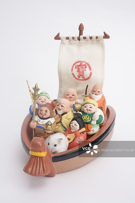小船上的老鼠和雕像图片素材