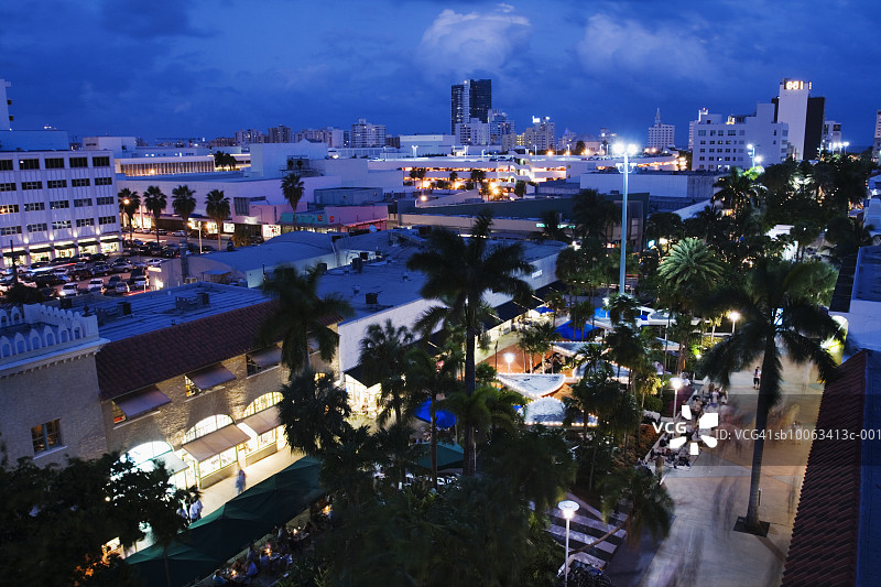 美国佛罗里达州迈阿密海滩，南海滩林肯路高视角景观图片素材
