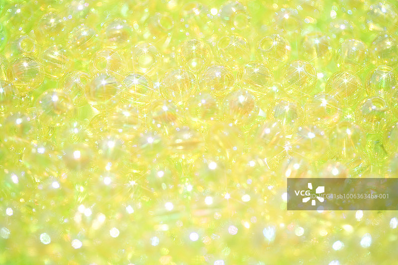 特写镜头下的大量黄色水晶球（差异对焦）图片素材