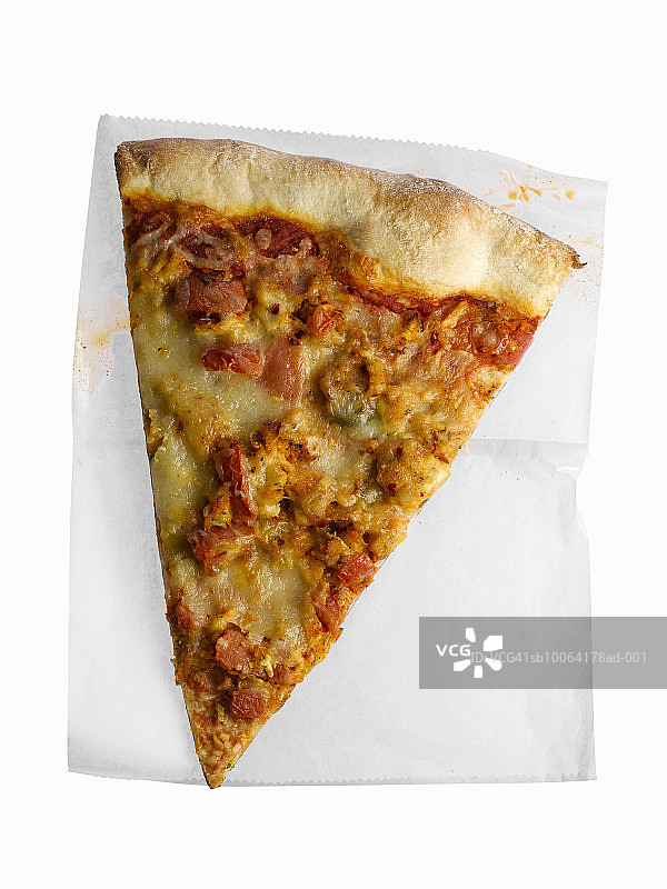 羊皮纸上的披萨切片，俯视图图片素材