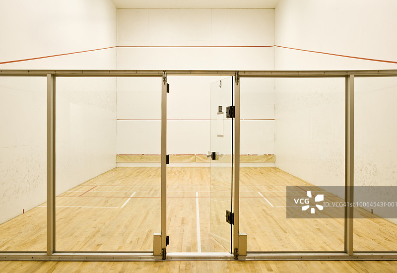 通往空壁球场的玻璃门入口图片素材