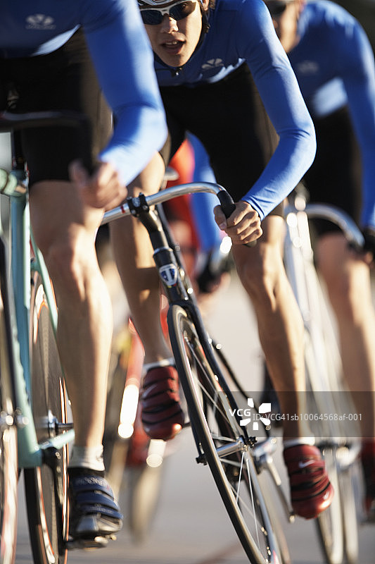 自行车手的特写（差异对焦）图片素材