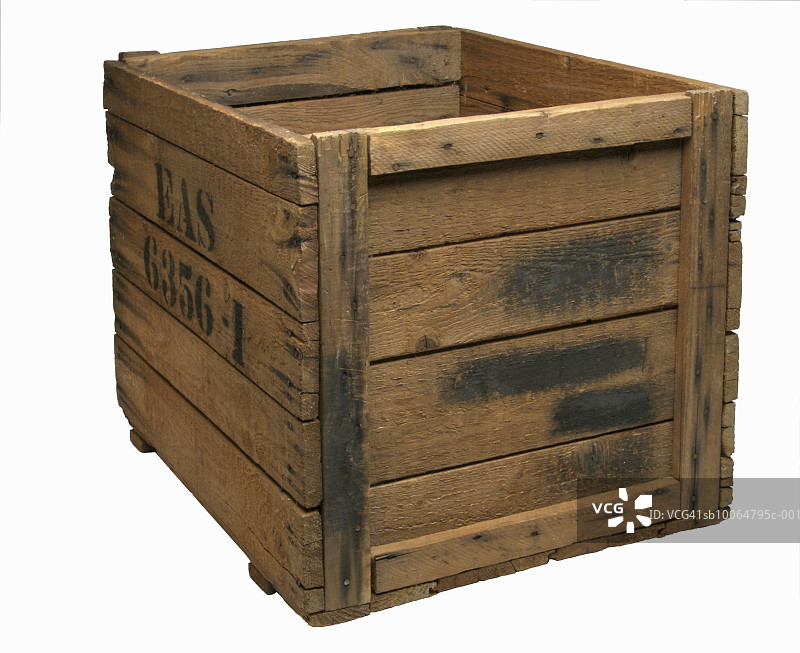 白色背景上的木箱图片素材