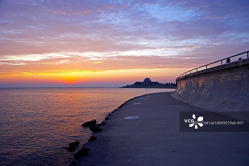 美国伊利诺伊州芝加哥密歇根湖和阿德勒天文馆日出图片素材