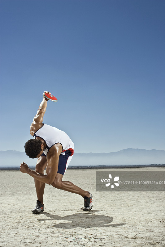 运动员掷铁饼图片素材
