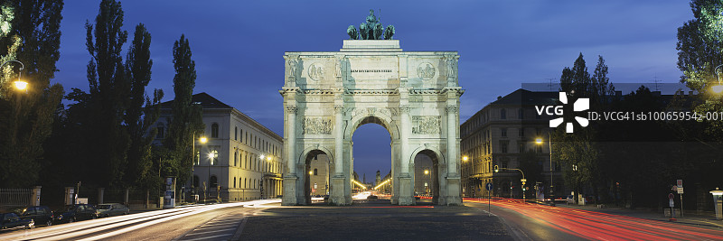 德国慕尼黑，胜利门夜晚图片素材