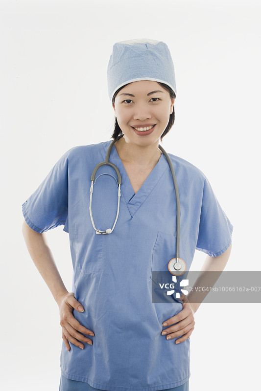 面带微笑的特写女医生，携带听诊器图片素材