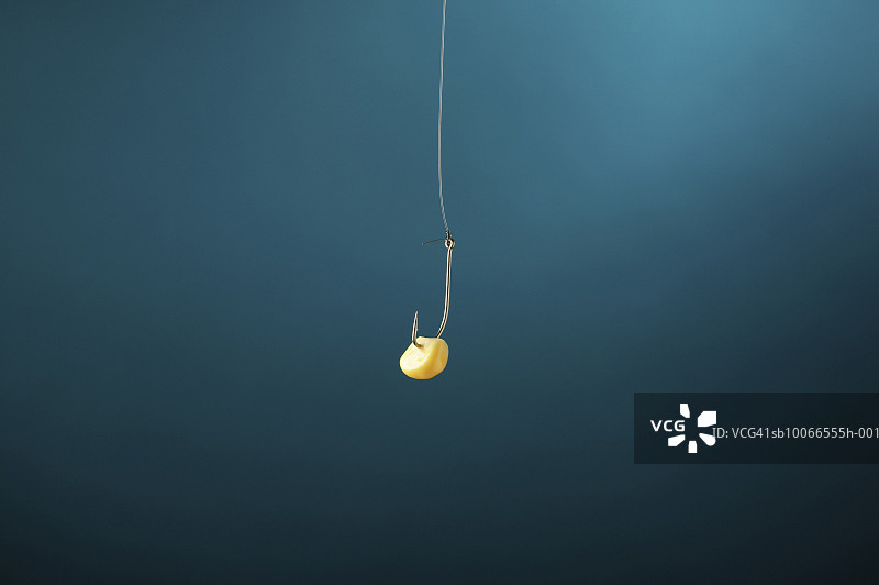 用玉米粒作饵的鱼钩图片素材