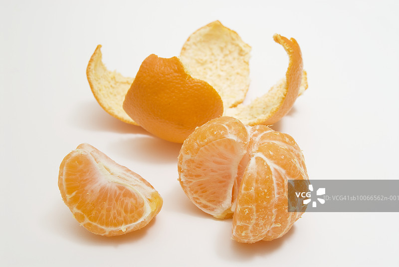 剥皮的橙子和橙皮图片素材