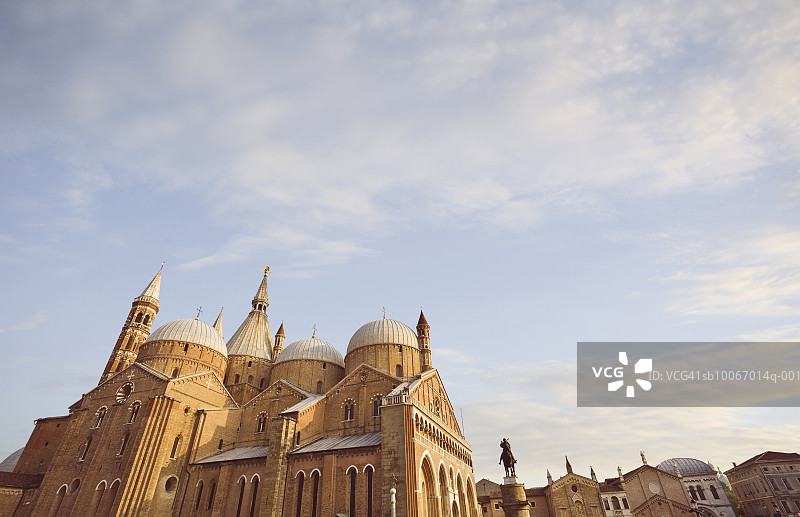 意大利帕多瓦的圣安东尼大教堂和加塔梅拉塔雕像图片素材