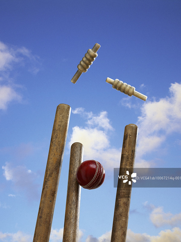 板球击中球桩图片素材