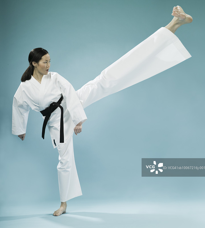 长腿女武术格斗家（数字合成）图片素材