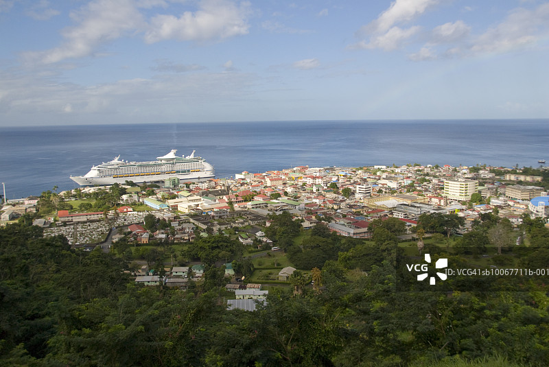 罗索，多米尼加，加勒比海，港口中的游轮图片素材