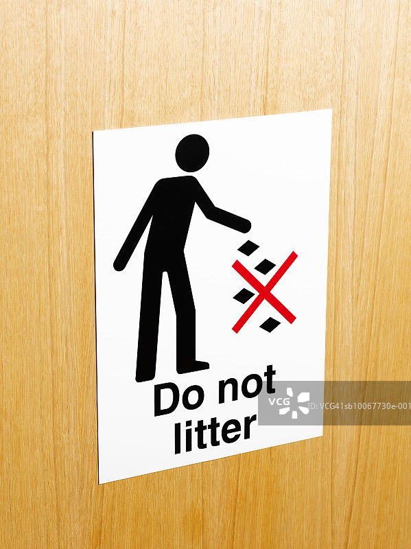 门上的请勿乱扔垃圾标志特写图片素材