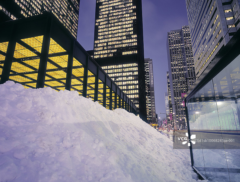 加拿大安大略省多伦多市国王街雪景图片素材