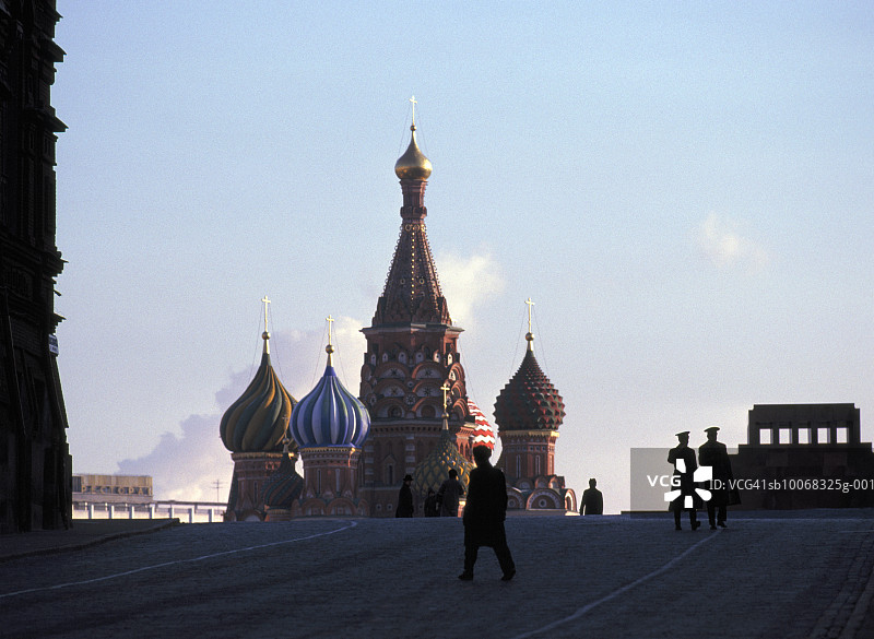俄罗斯莫斯科红场圣瓦西里大教堂和列宁墓图片素材