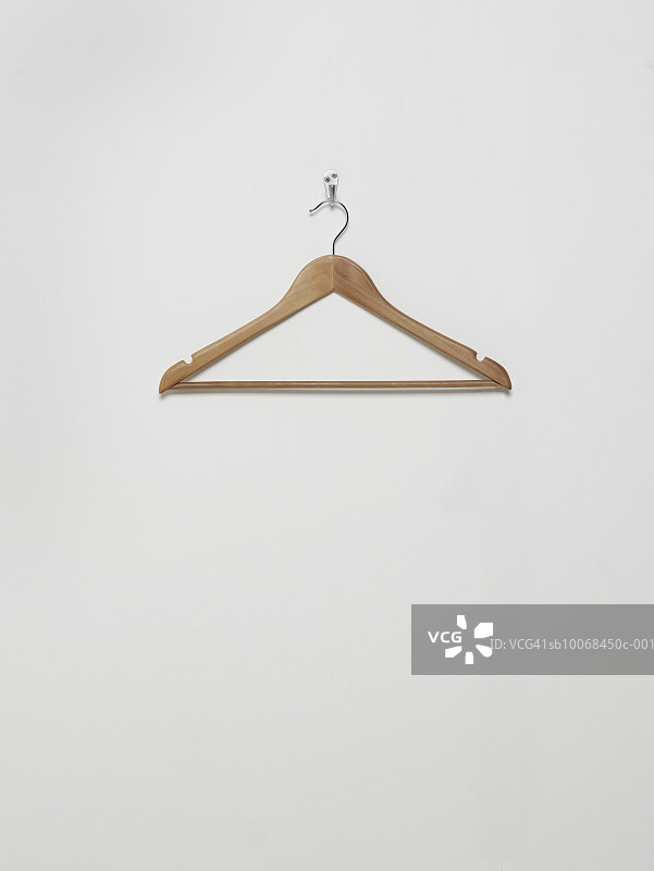 墙上的空衣架图片素材