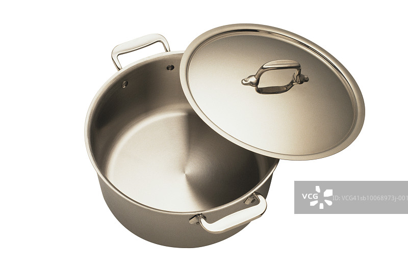 带盖平底锅的影棚拍摄图片素材