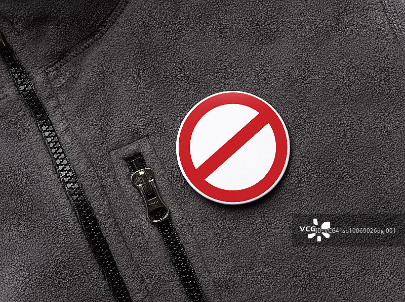 卫衣上的负号按钮，特写图片素材