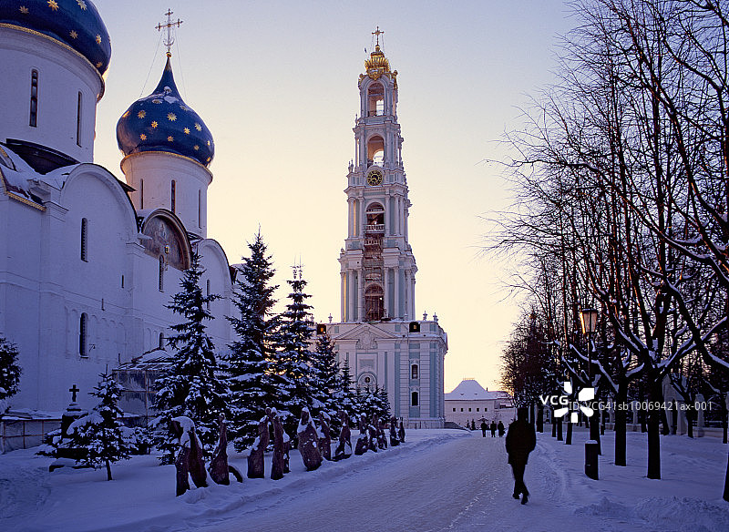 俄罗斯谢尔吉耶夫镇：圣母升天大教堂内的圣诞主教座堂图片素材