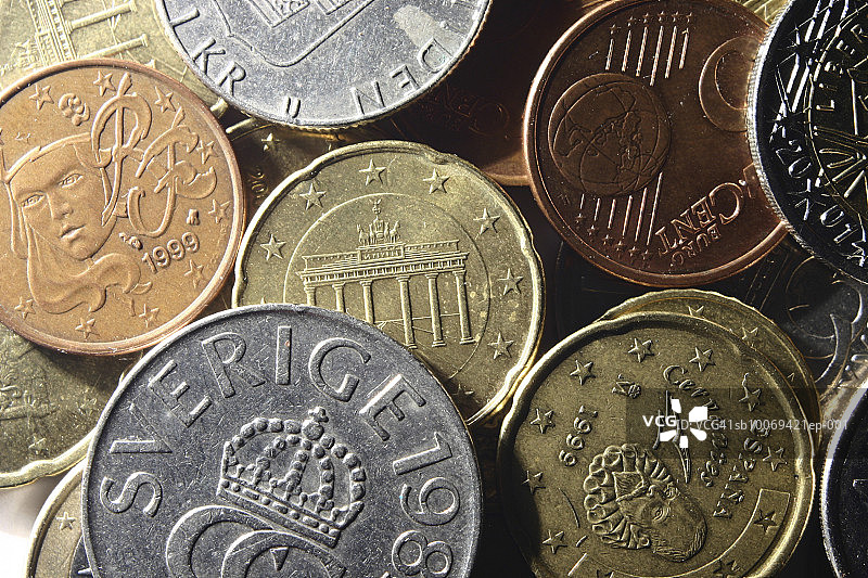 成堆的各种硬币图片素材