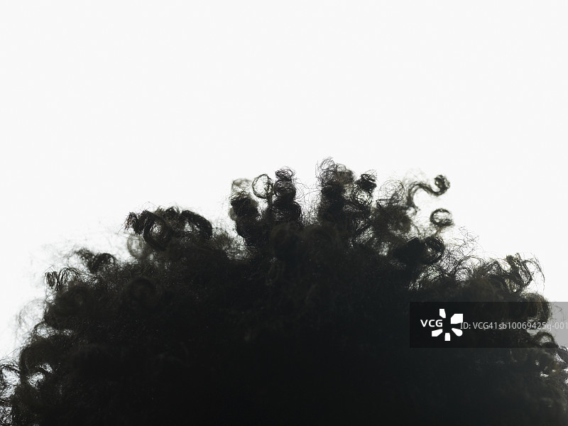 年轻女子的卷发，工作室拍摄图片素材