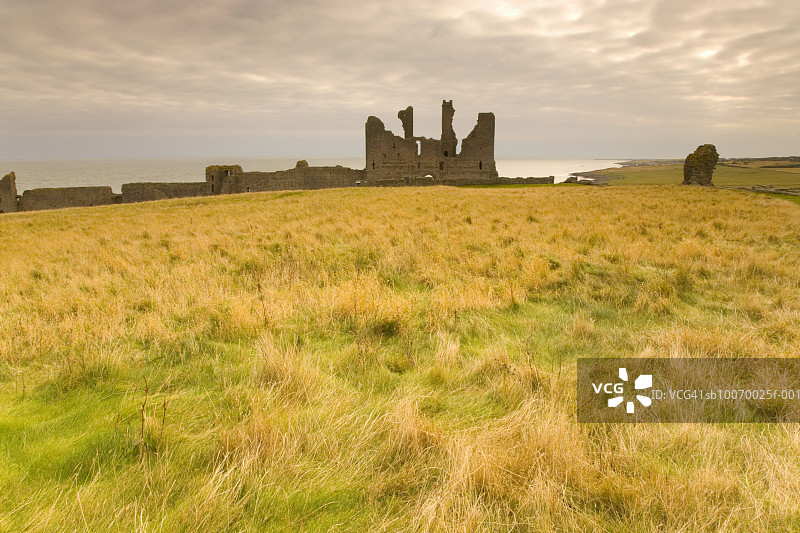 英国英格兰诺森伯兰郡克拉斯特邓斯坦堡城堡图片素材