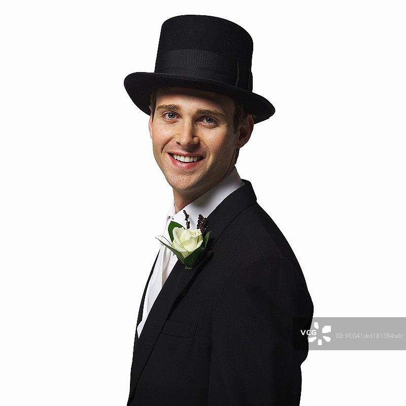 戴着高顶礼帽的新郎侧面特写图片素材