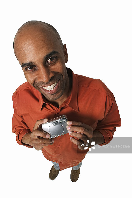 男子手持相机的俯视照片图片素材