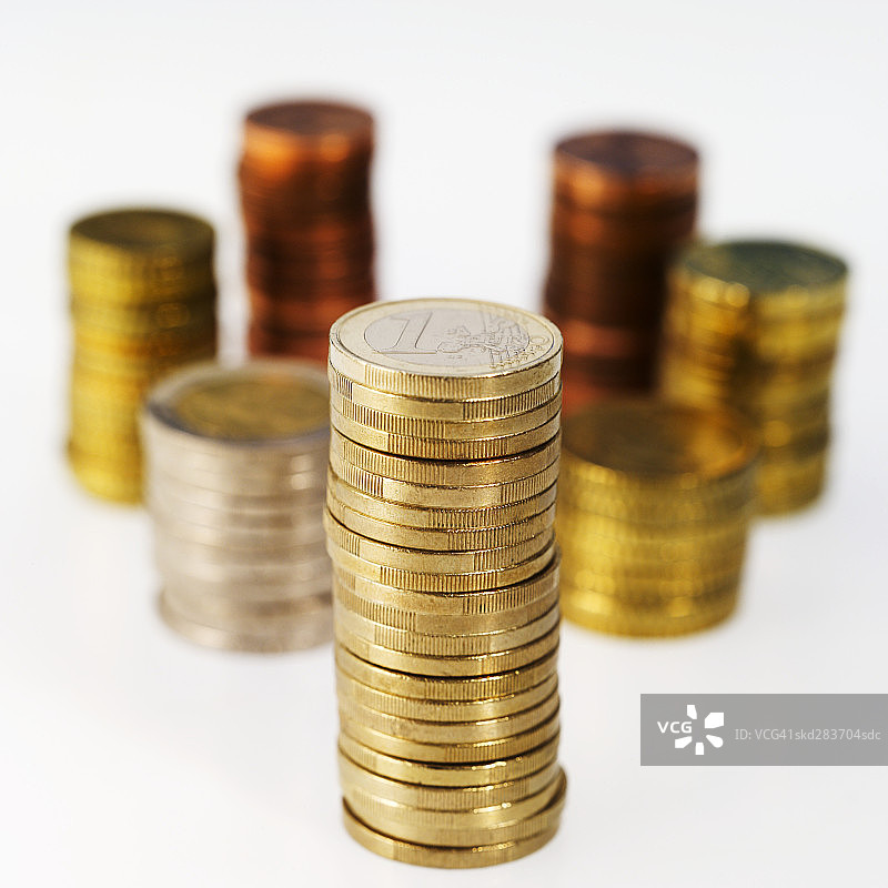 各种面额的欧元硬币特写图片素材