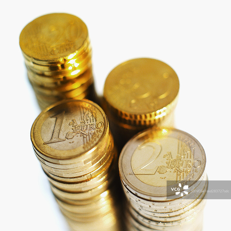 各种面额的欧元硬币特写图片素材