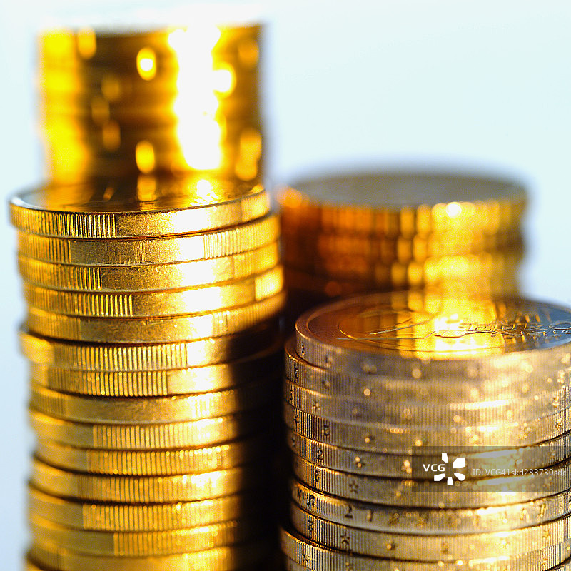 各种面额的欧元硬币特写图片素材