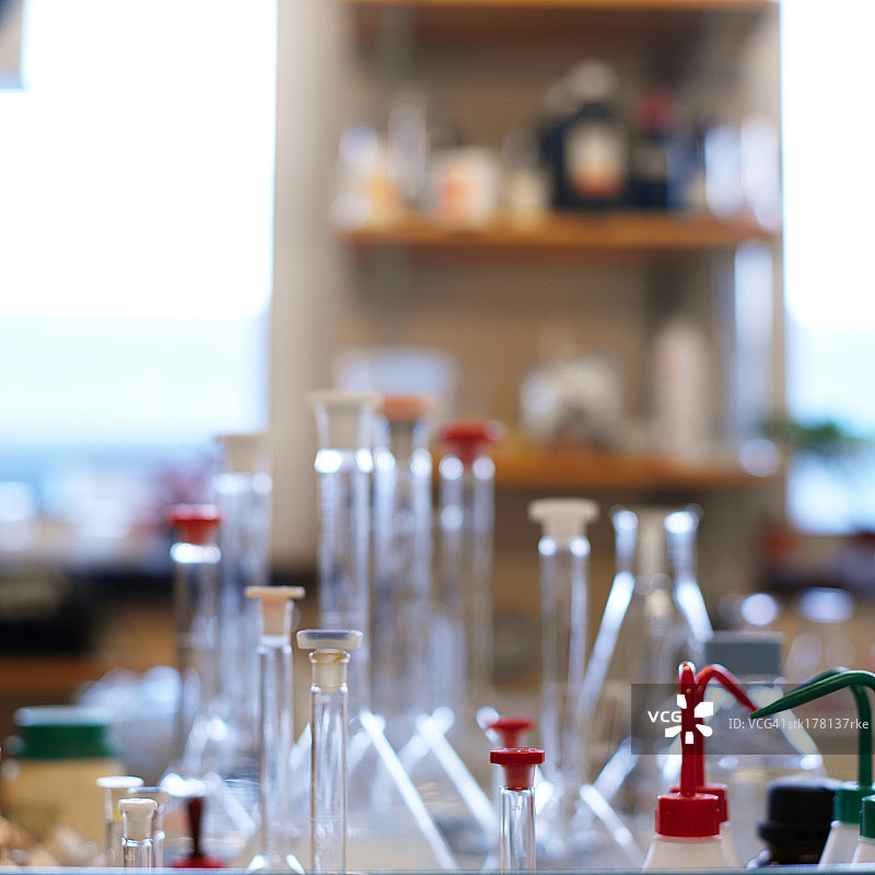 实验室仪器设备（模糊效果）图片素材