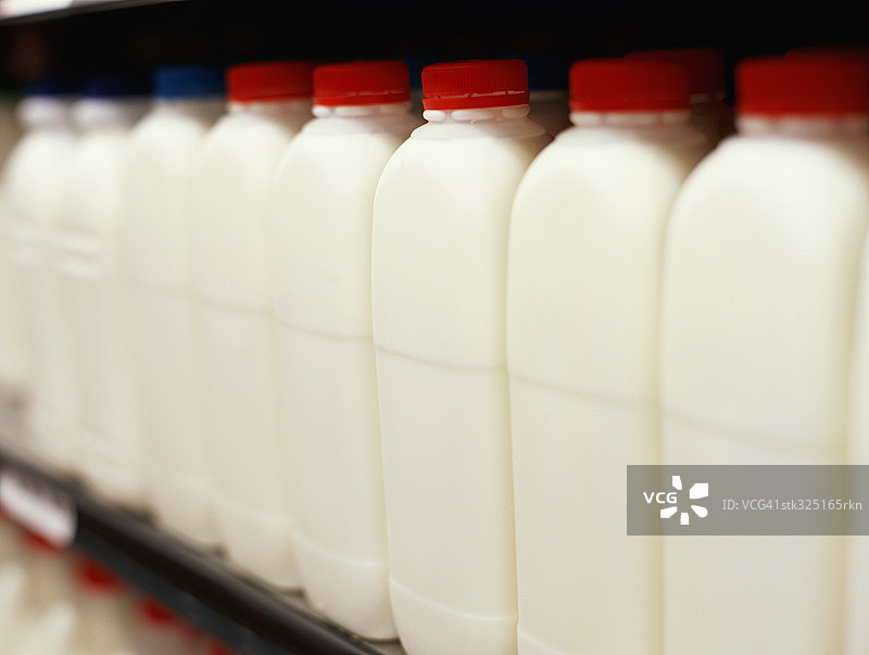 一排塑料容器的特写图片素材