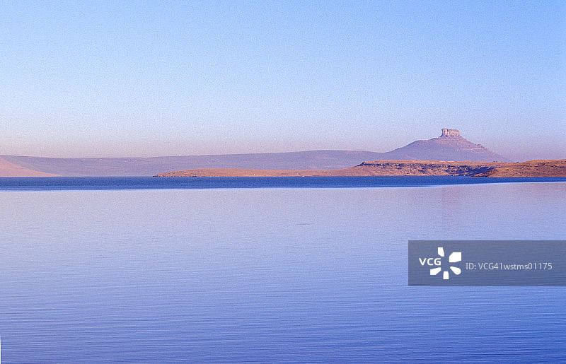 斯特克方丹大坝自然保护区，靠近通往哈里史密斯的R74公路，自由邦，德拉肯斯堡，南非图片素材