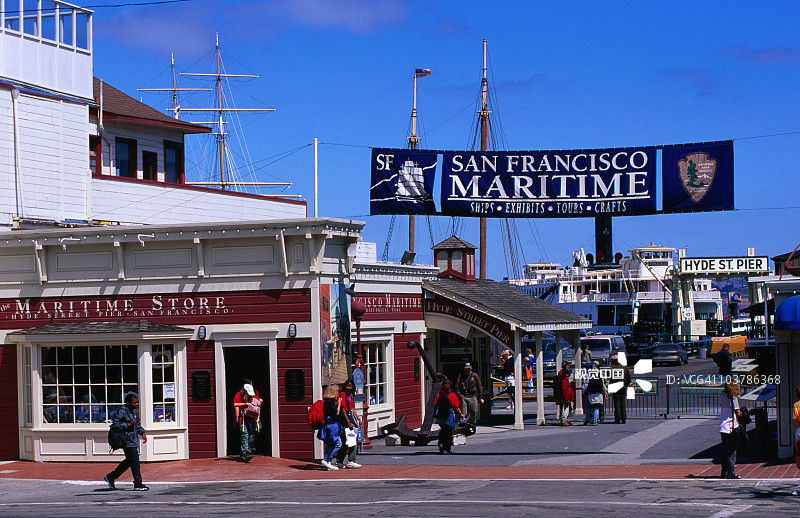 海事国家历史公园的海德街码头入口和海事商店图片素材