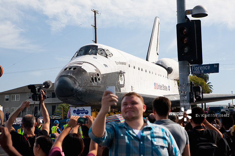 航天飞机飞过洛杉矶图片素材